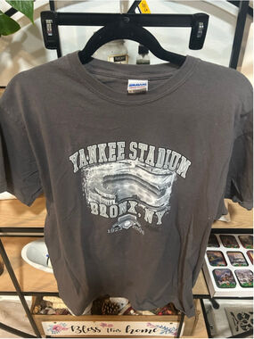 Men's Gildan Gray Yankee Stadium Graphic Tee Standard M